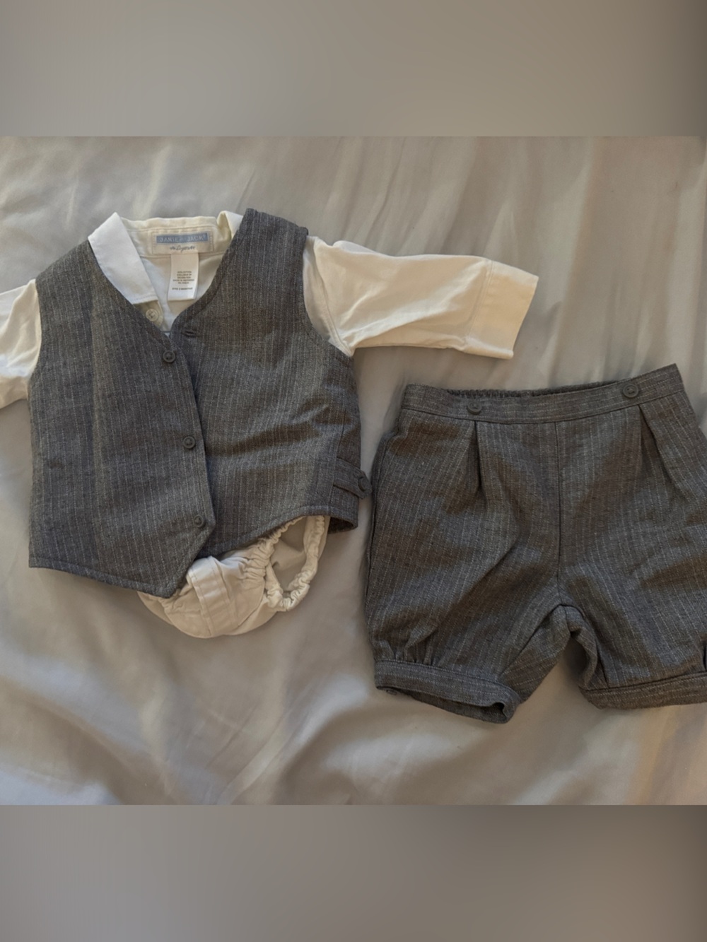 Janie & Jack layette 0-3 months- Baby Boys Dress Shorts & Vest Set